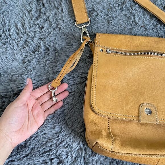 Fossil pebbled leather purse with built in‎ wallet - Picture 13 of 16